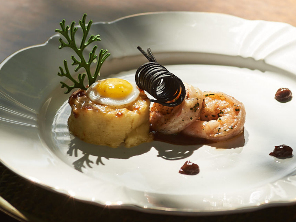 Descubra por que pratos de camarão conquistam mais clientes e como apresentação, qualidade e valor percebido aumentam o encantamento no restaurante.